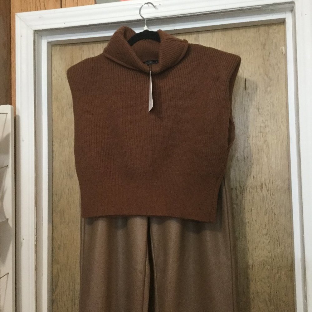 NWT Cropped cowlneck knit sleeveless sweater that has shoulder pads Bellini Vest